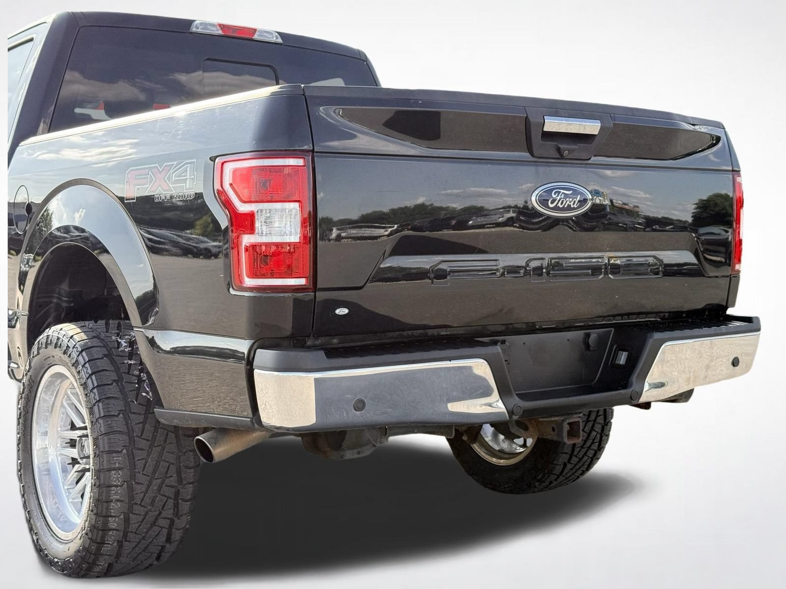 Used 2020 Ford F150 XLT w/ Equipment Group 302A Luxury AWD/4WD image 3