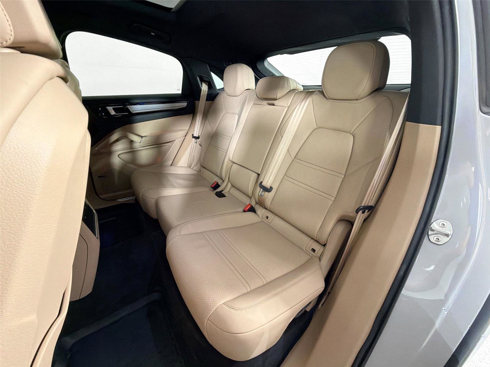 Certified 2022 Porsche Cayenne Platinum Edition AWD/4WD image 26