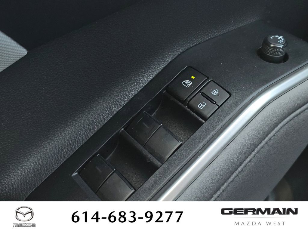Used 2023 Toyota Highlander LE FWD image 27