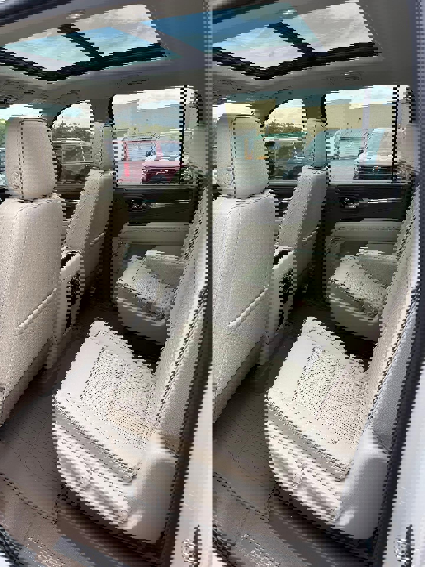 Used 2022 GMC Yukon XL Denali image 4