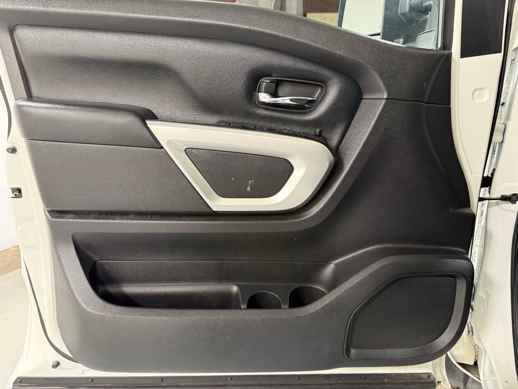 Used 2018 Nissan Titan SV RWD image 11