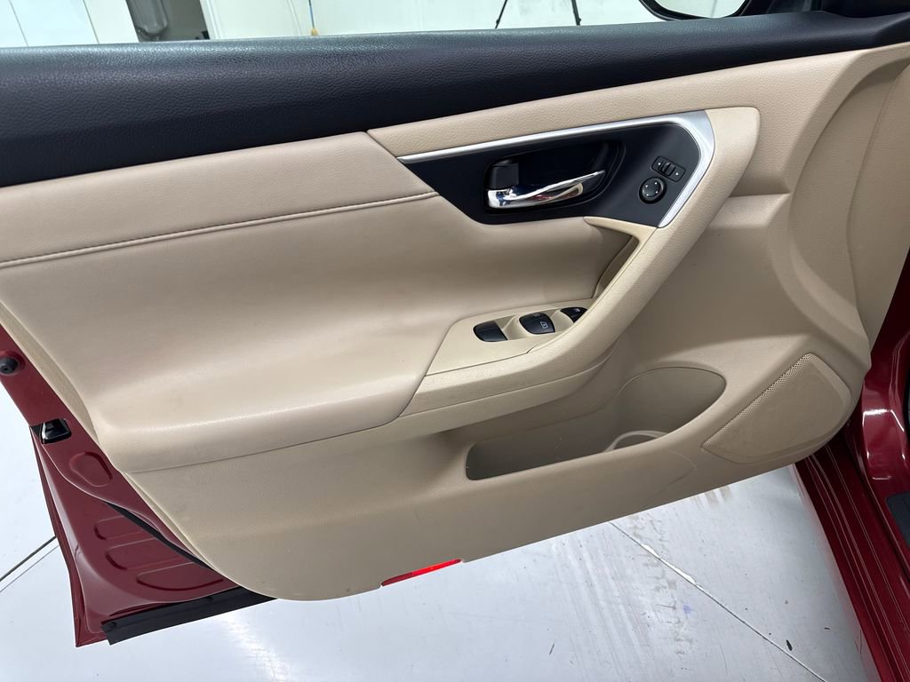 Used 2015 Nissan Altima 2.5 SV w/ Convenience Package FWD image 11