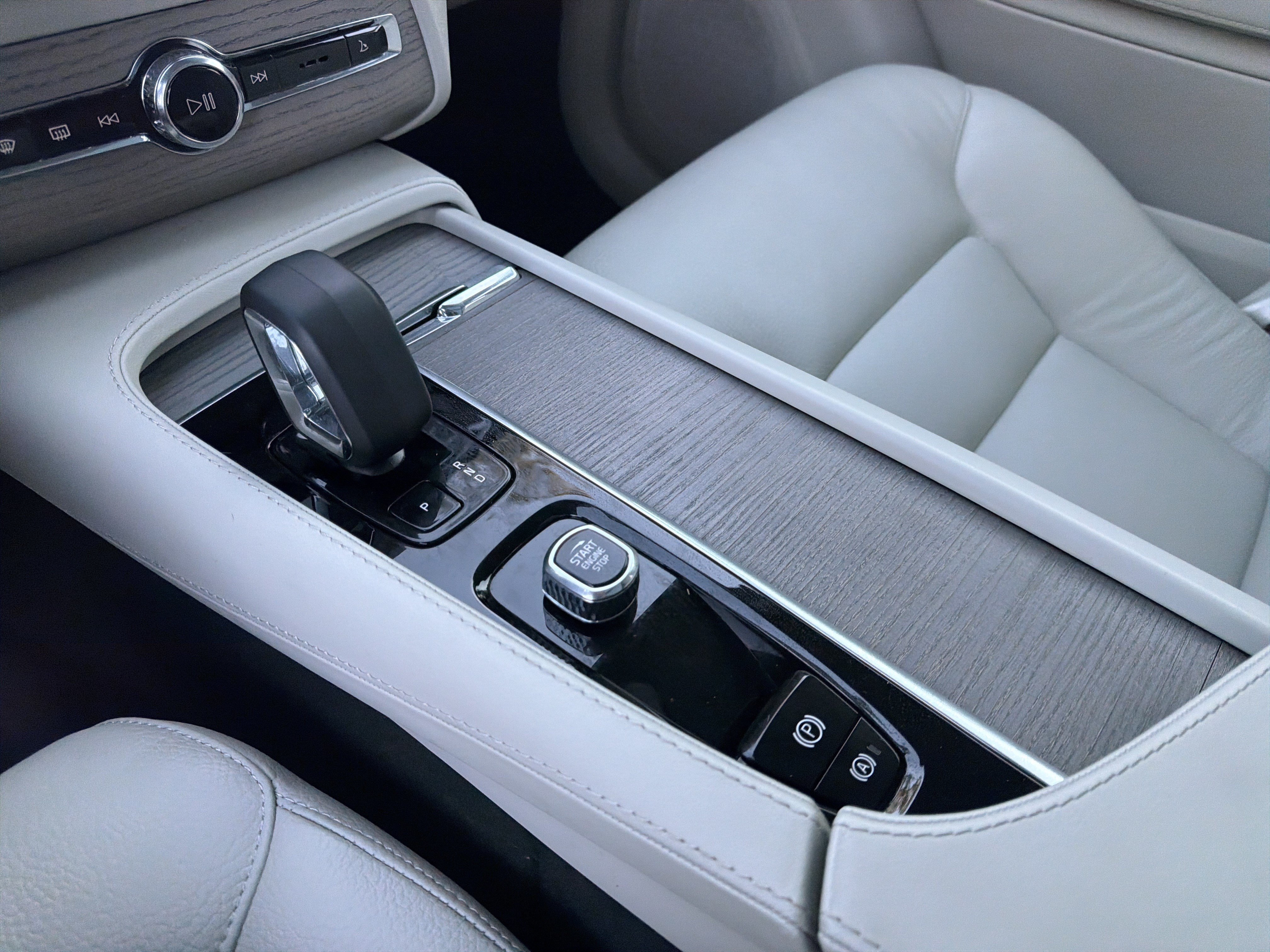 Certified 2024 Volvo XC90 T8 Plus w/ Protection Package Premier AWD/4WD image 26