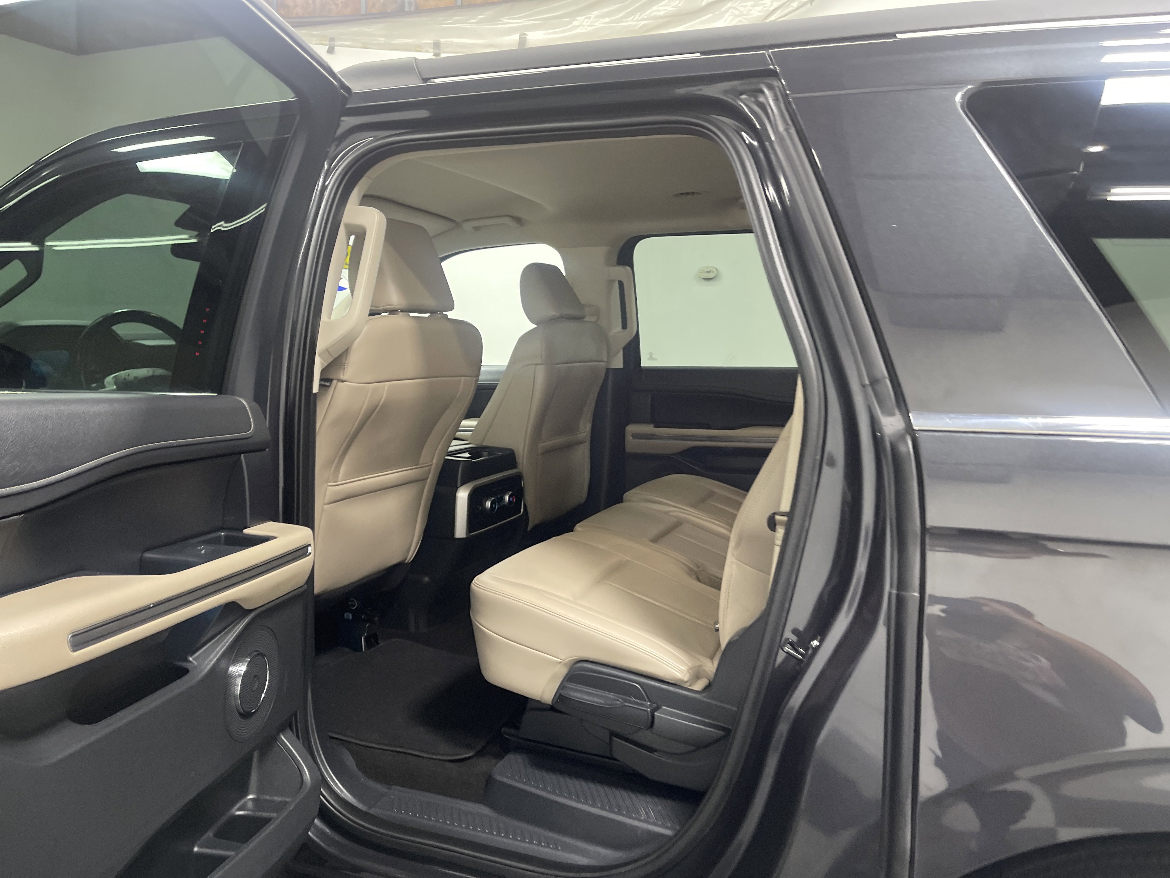 Used 2023 Ford Expedition Max XLT image 13