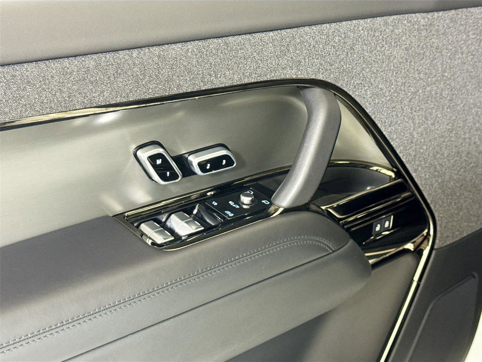 Used 2024 Land Rover Range Rover Sport Dynamic SE image 14