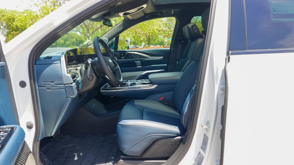 New 2025 Cadillac Escalade IQ Luxury 2 image 25