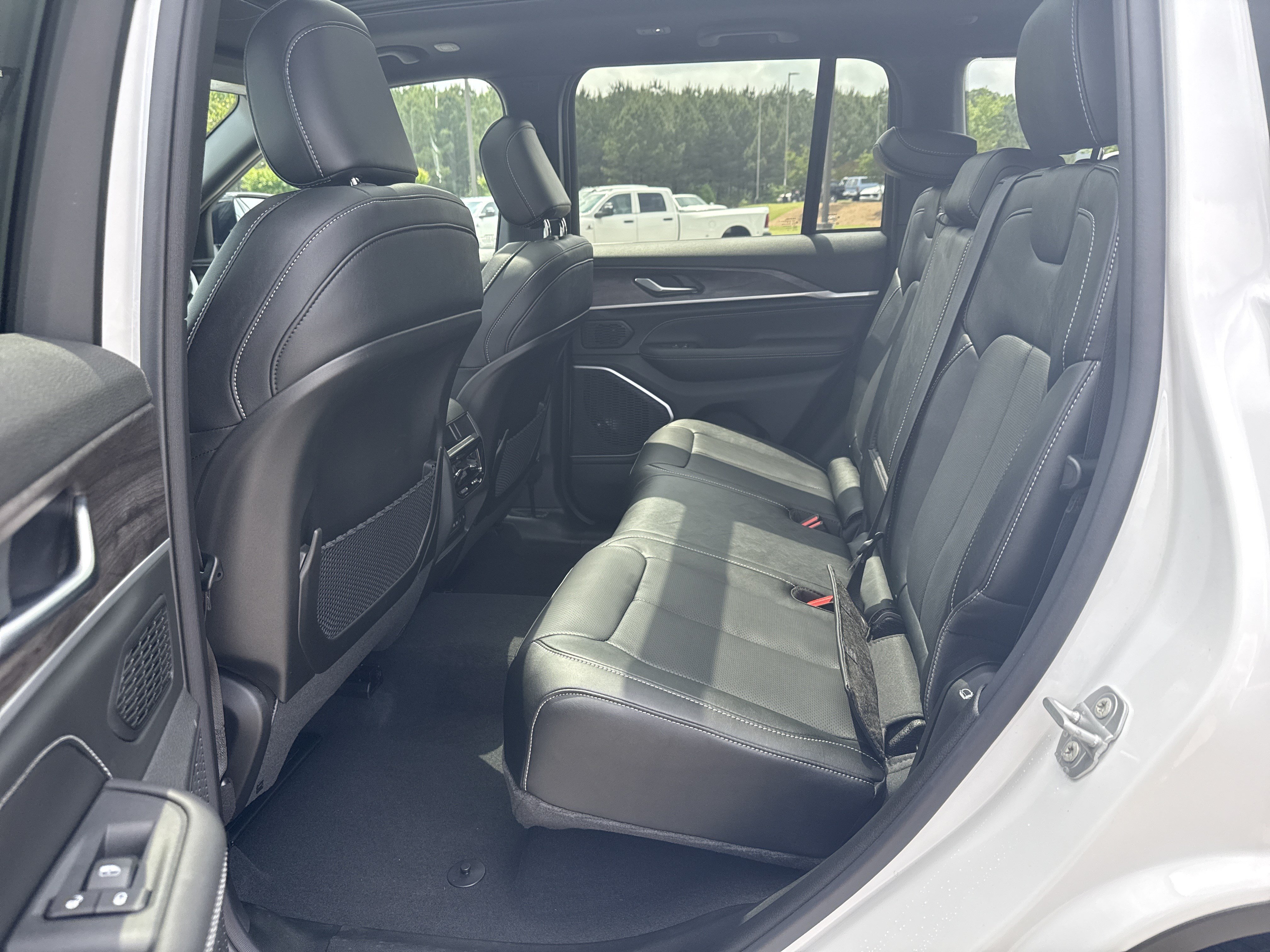 New 2026 Jeep Grand Cherokee Limited AWD/4WD image 21