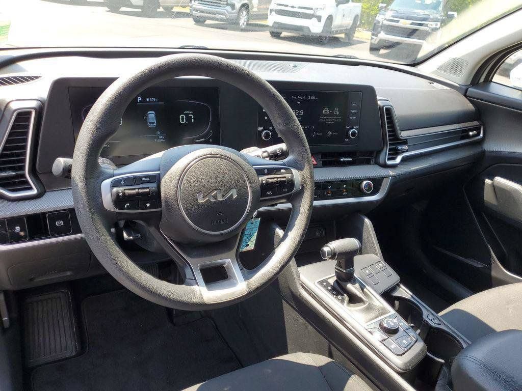 Used 2023 Kia Sportage LX AWD/4WD image 6