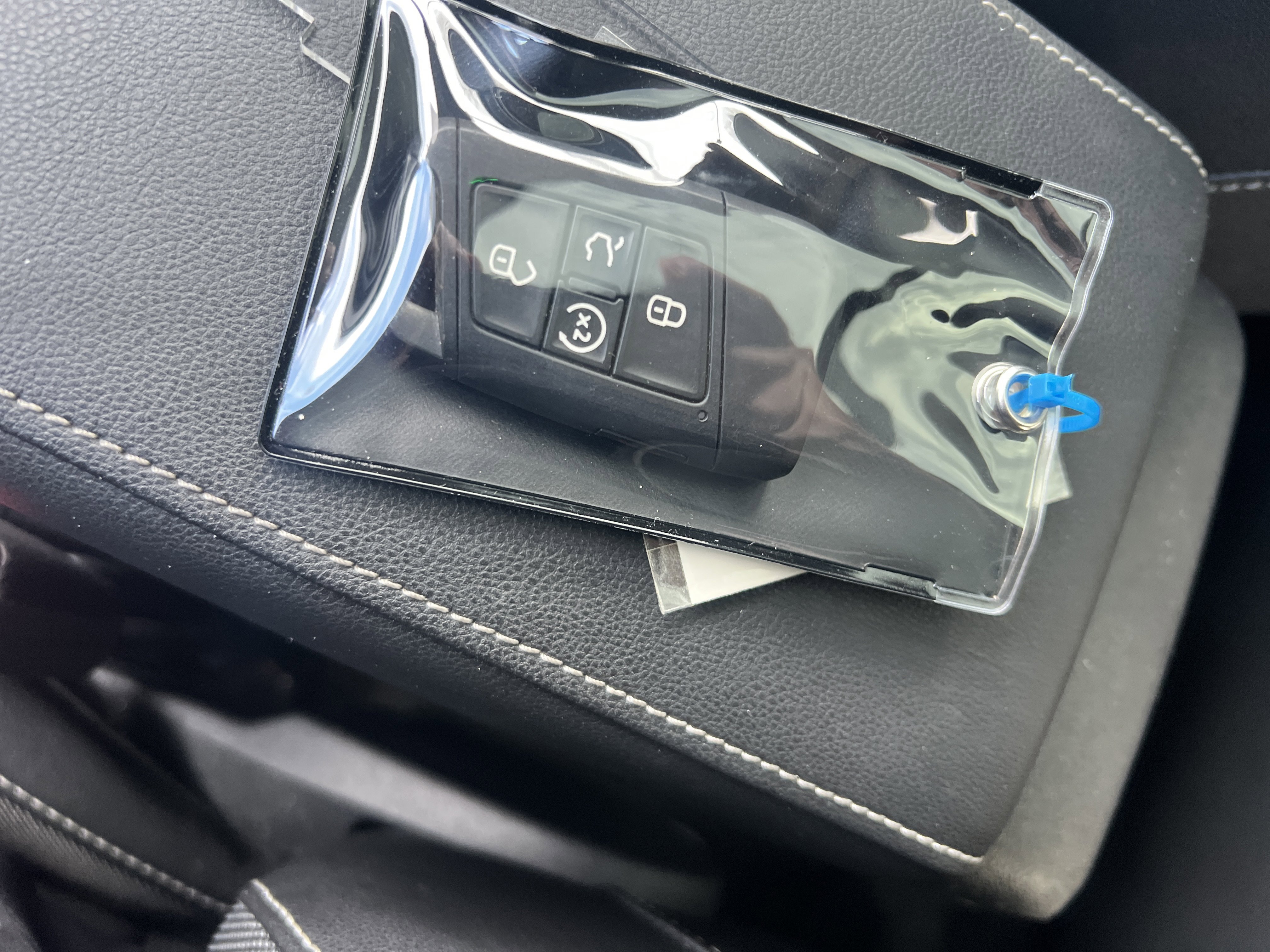 Certified 2023 Volkswagen Taos SE w/ Panoramic Sunroof Package FWD image 33