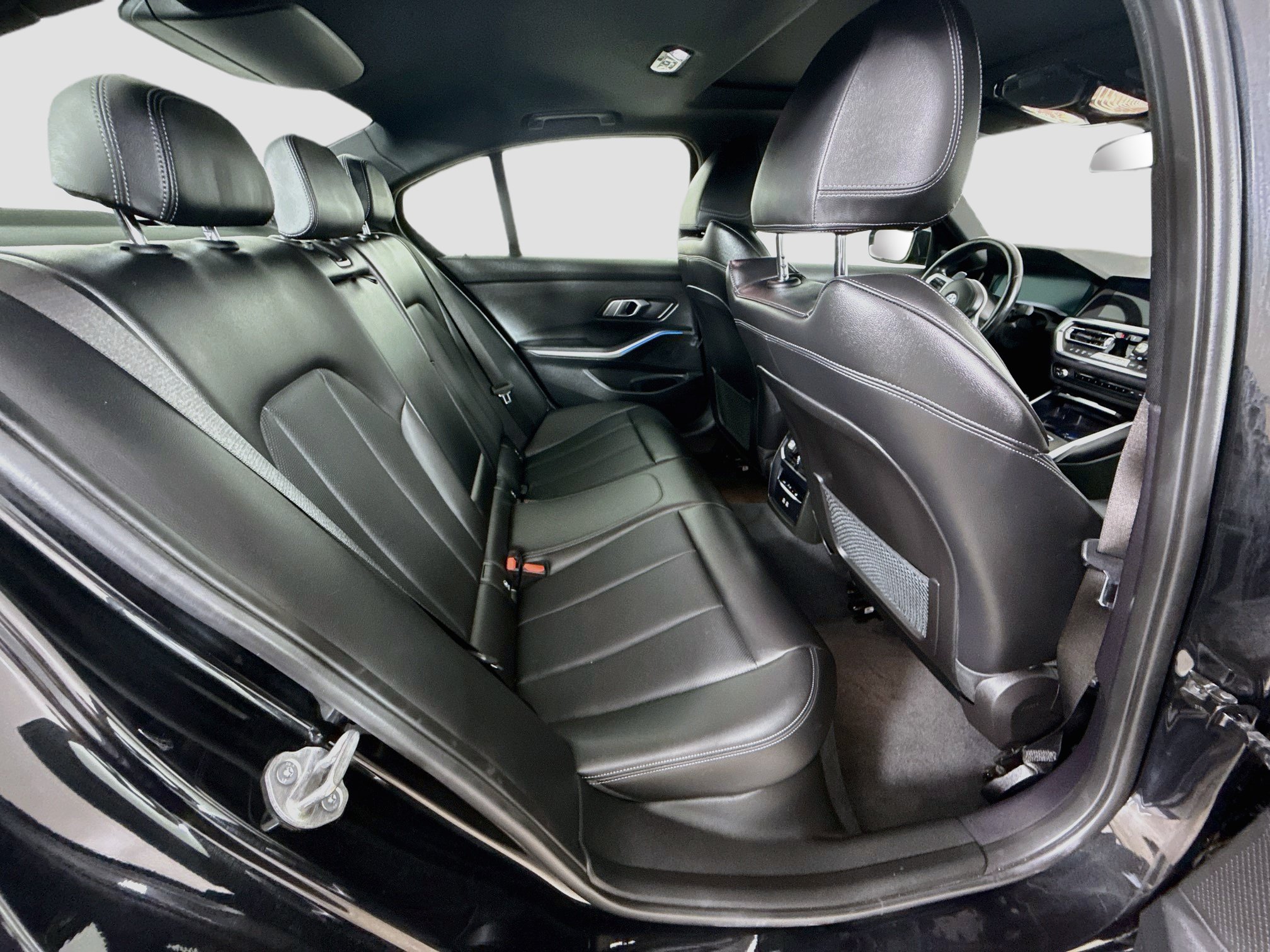 Used 2022 BMW 330e w/ M Sport Package RWD image 30