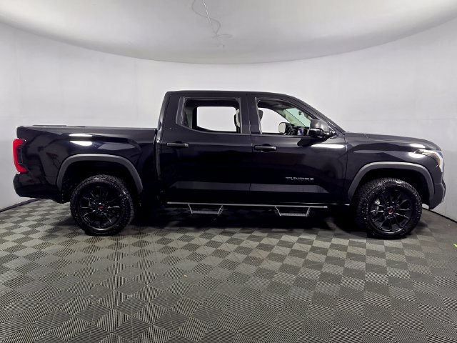 Used 2022 Toyota Tundra SR5 w/ SR5 Convenience Package AWD/4WD image 10