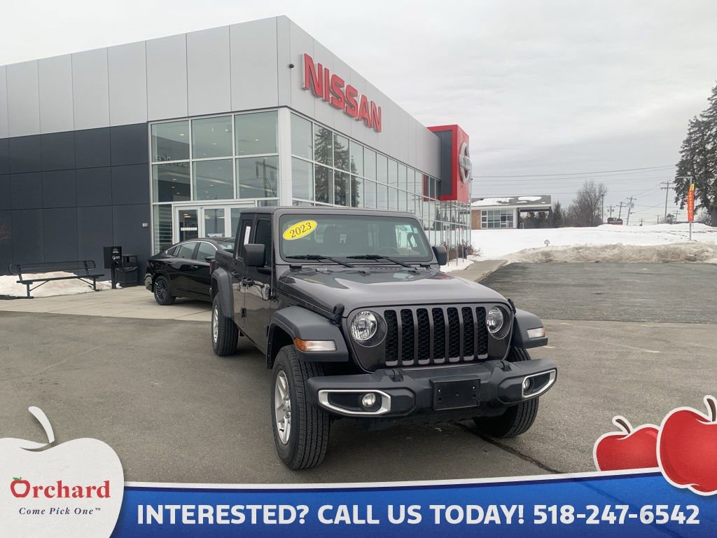 Used 2023 Jeep Gladiator Sport image 1