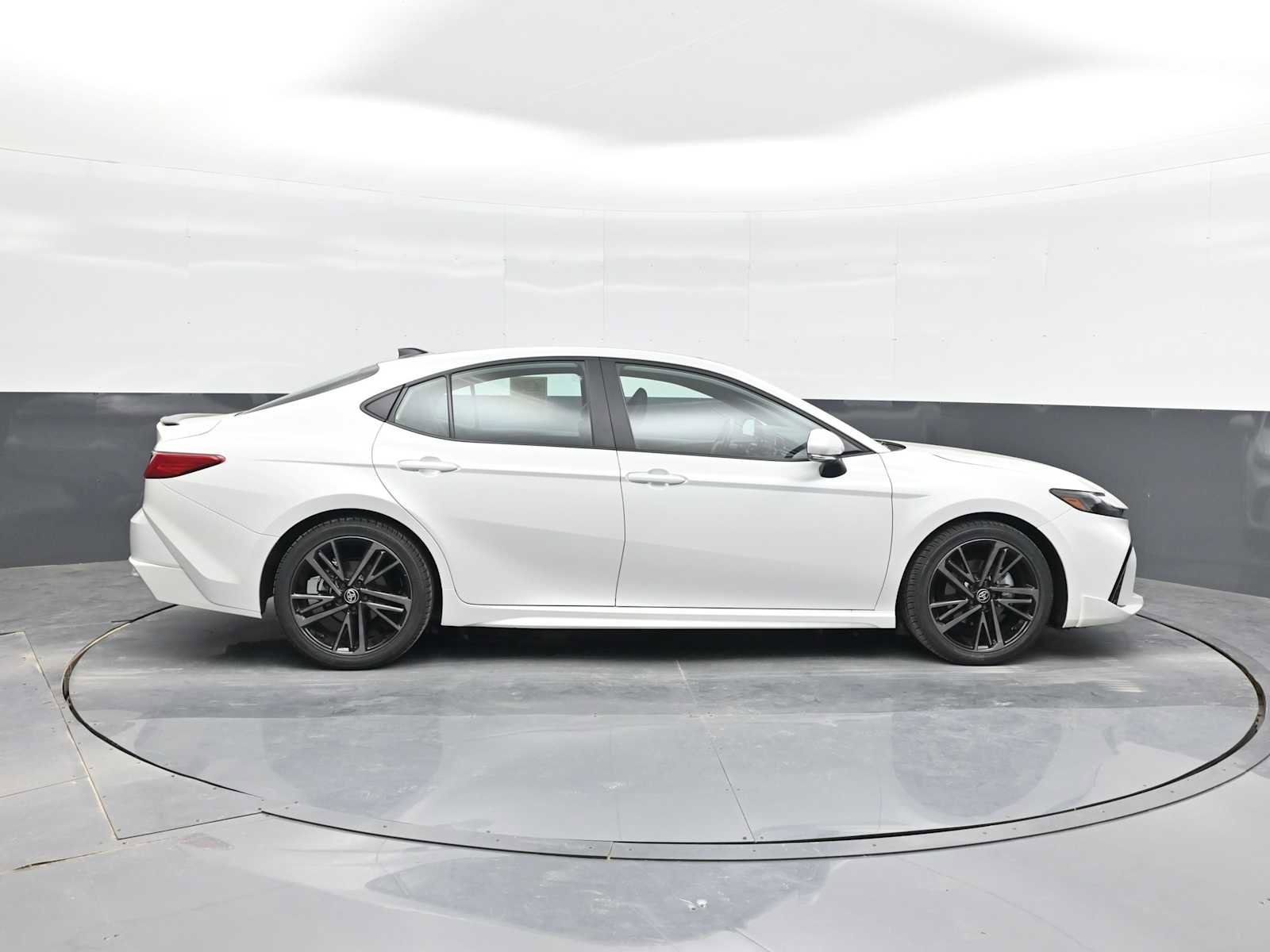 Used 2025 Toyota Camry XSE image 5