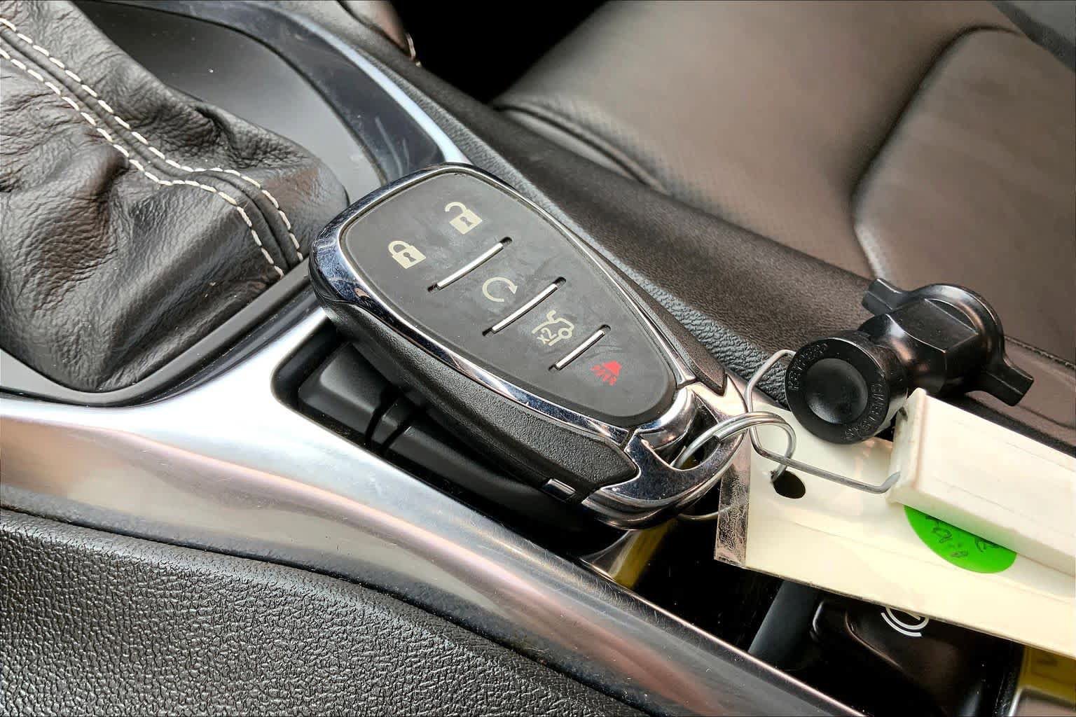 Used 2022 Chevrolet Camaro LT RWD image 13