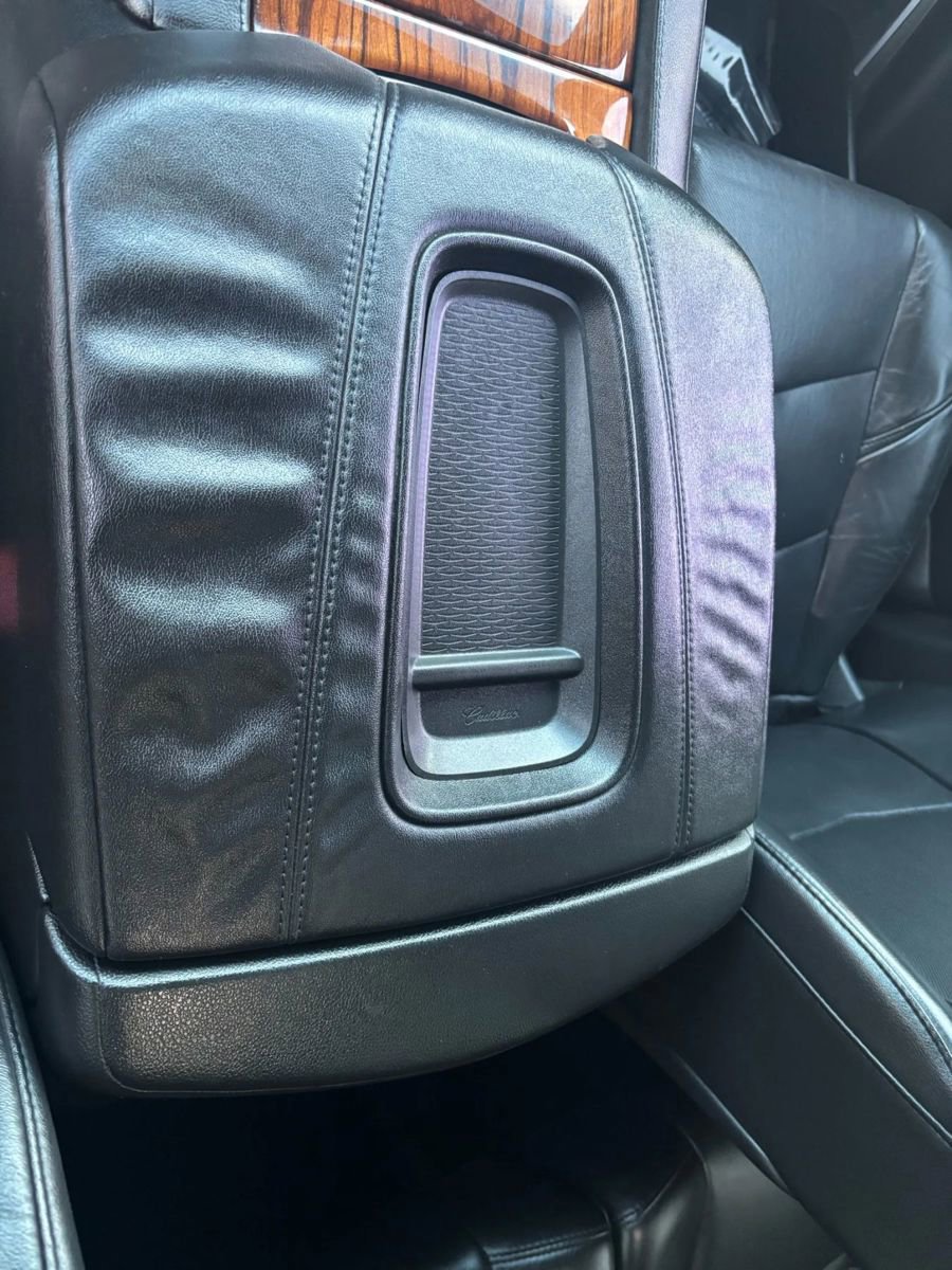 Used 2015 Cadillac Escalade Luxury image 14