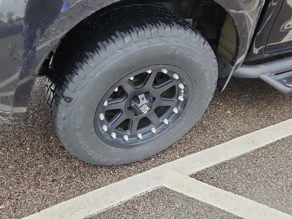 Used 2016 Nissan Frontier SV image 5