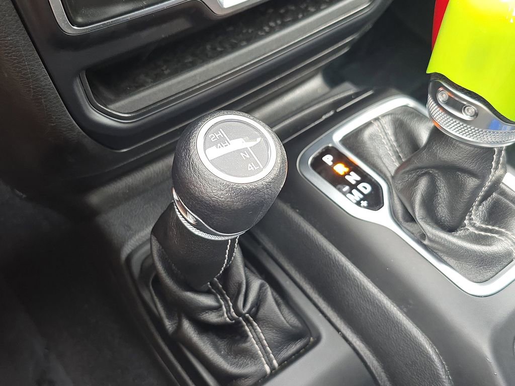 Used 2019 Jeep Wrangler Unlimited Sahara w/ LED Lighting Group image 29