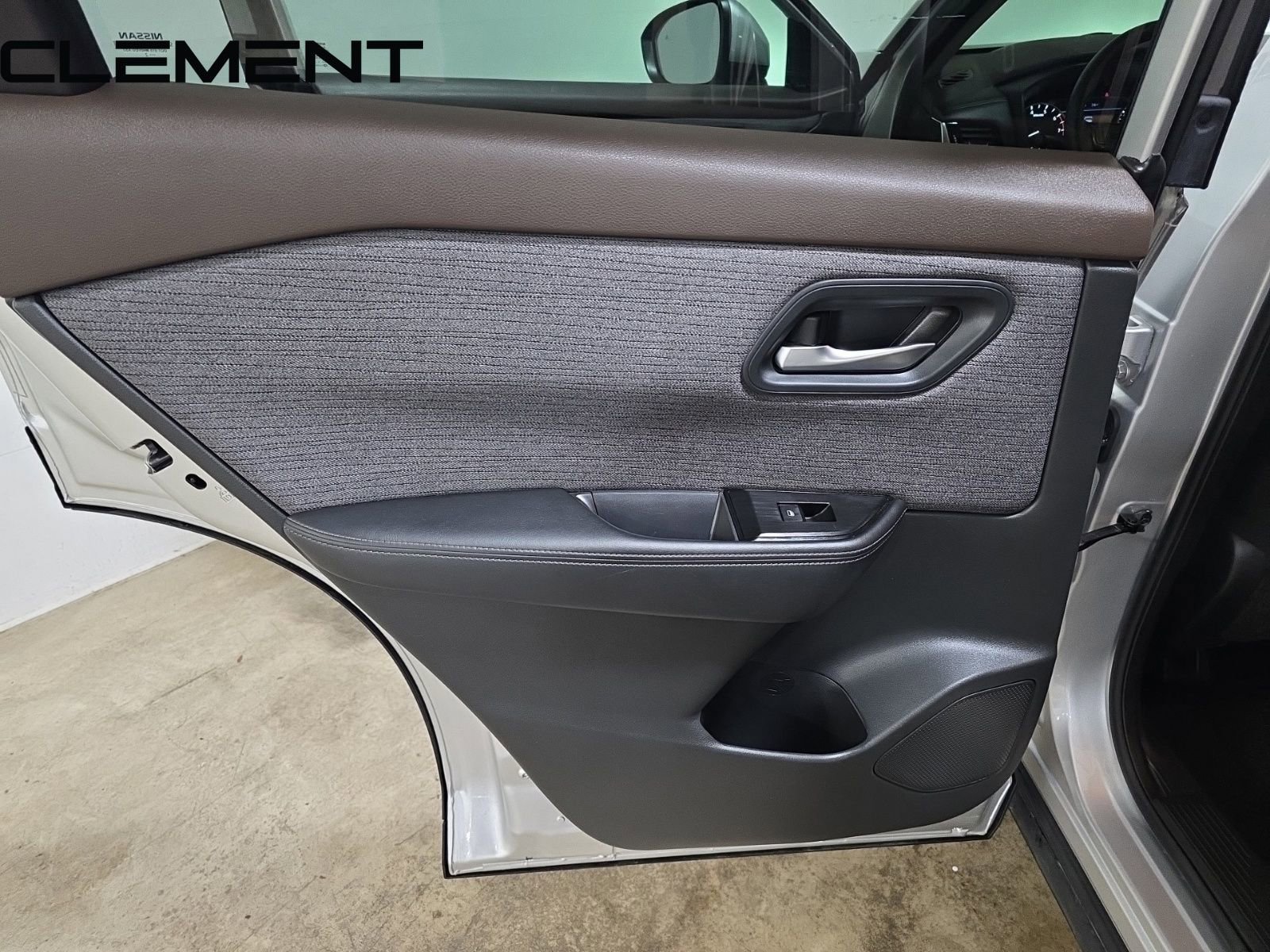 Used 2022 Nissan Rogue SV image 33