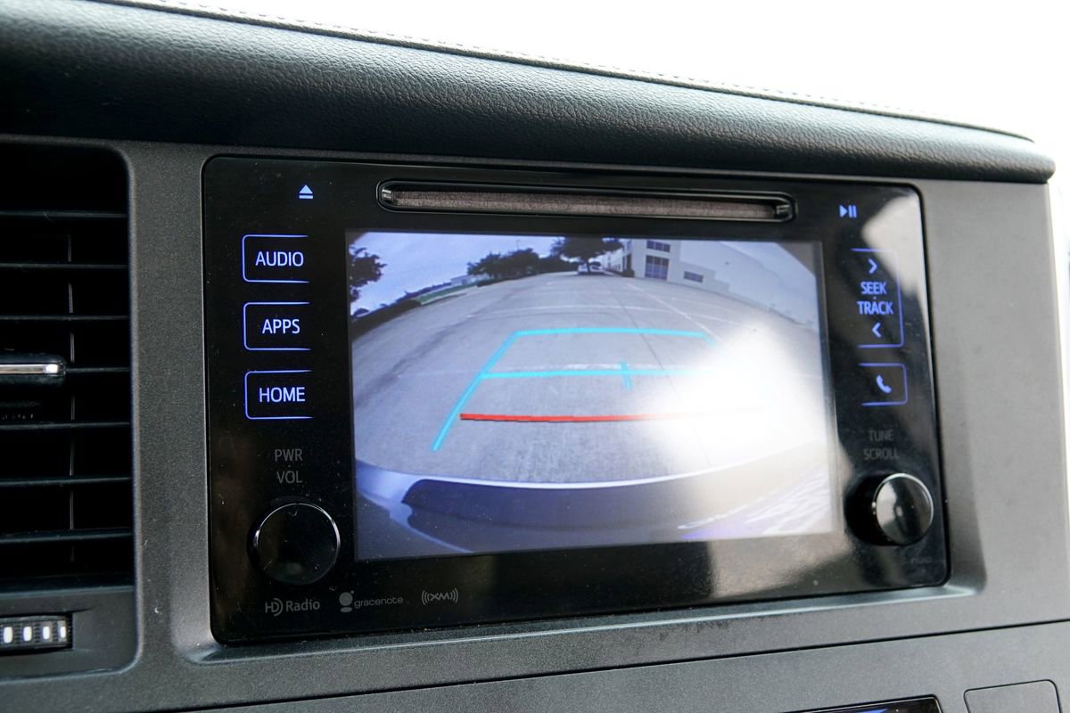 Used 2017 Toyota Sienna XLE FWD image 41