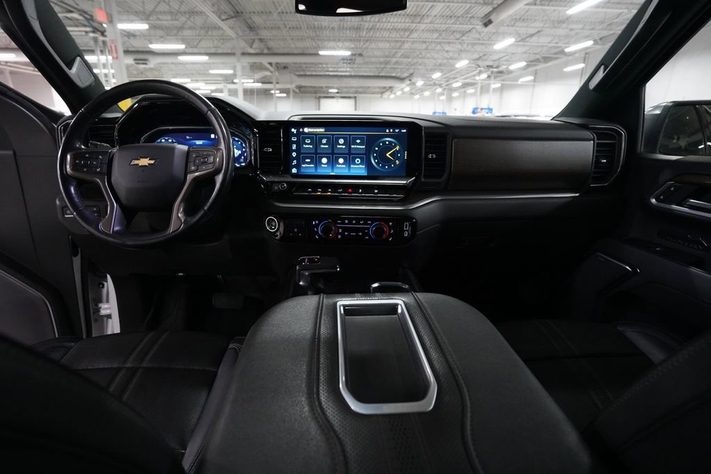 Used 2022 Chevrolet Silverado 1500 High Country w/ High Country Premium Package AWD/4WD image 5