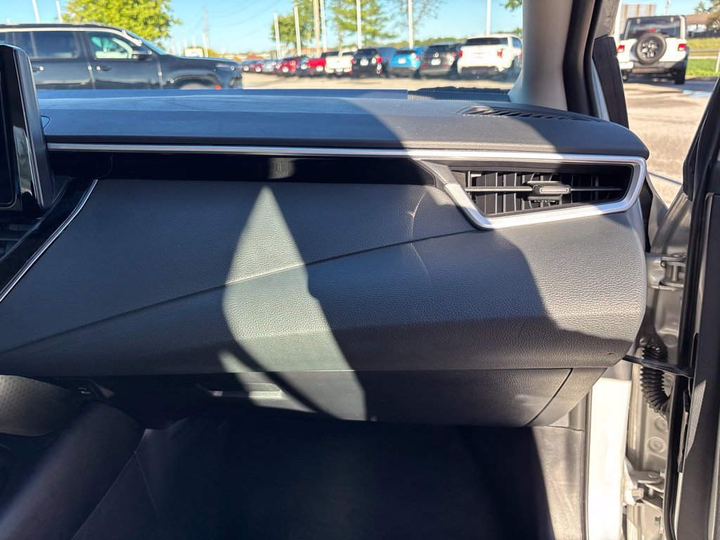 Used 2025 Toyota Corolla LE FWD image 29