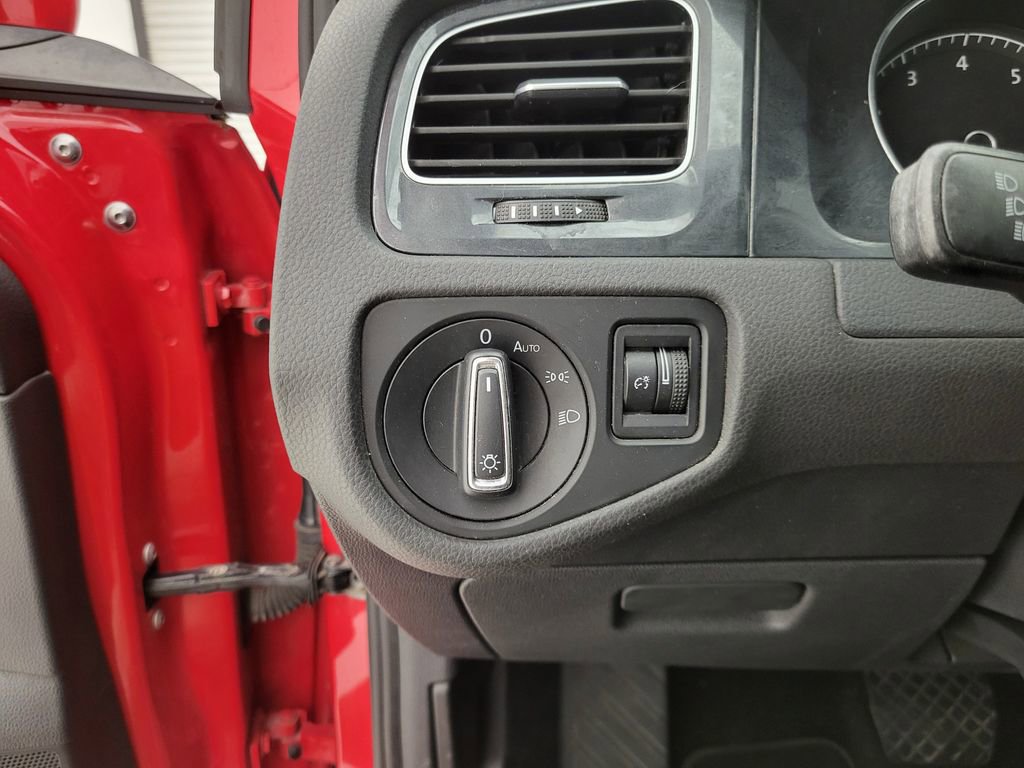 Used 2018 Volkswagen Golf S FWD image 24