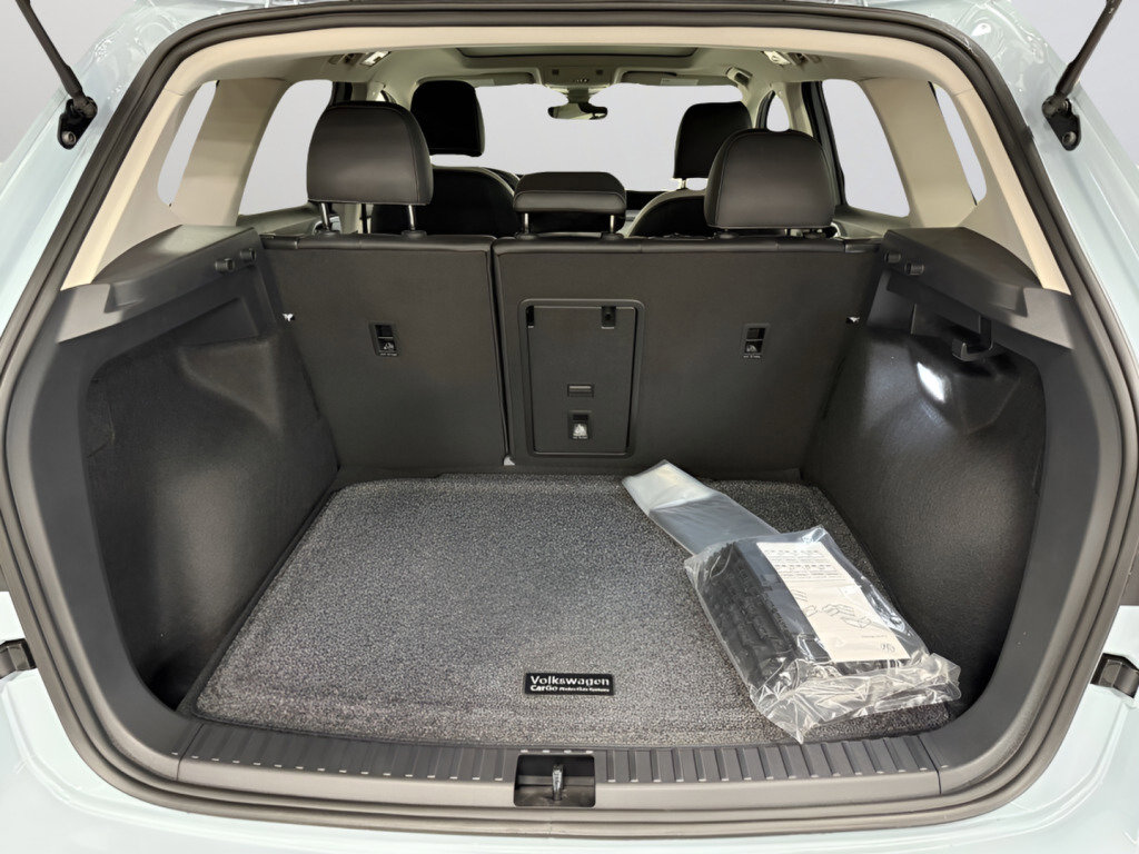 Used 2025 Volkswagen Taos SE image 9