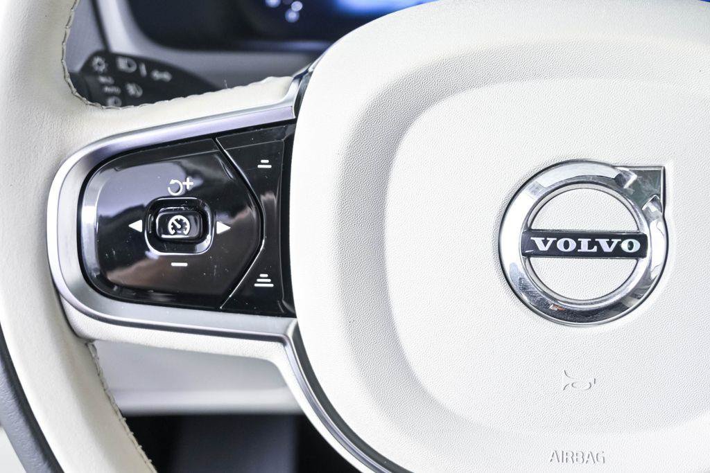 Certified 2025 Volvo XC90 T8 Plus w/ Protection Package Premier AWD/4WD image 11