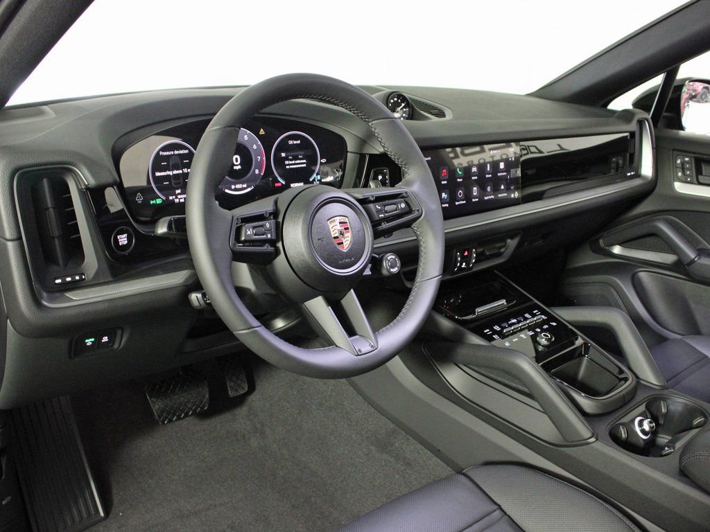 Certified 2025 Porsche Cayenne Coupe image 4