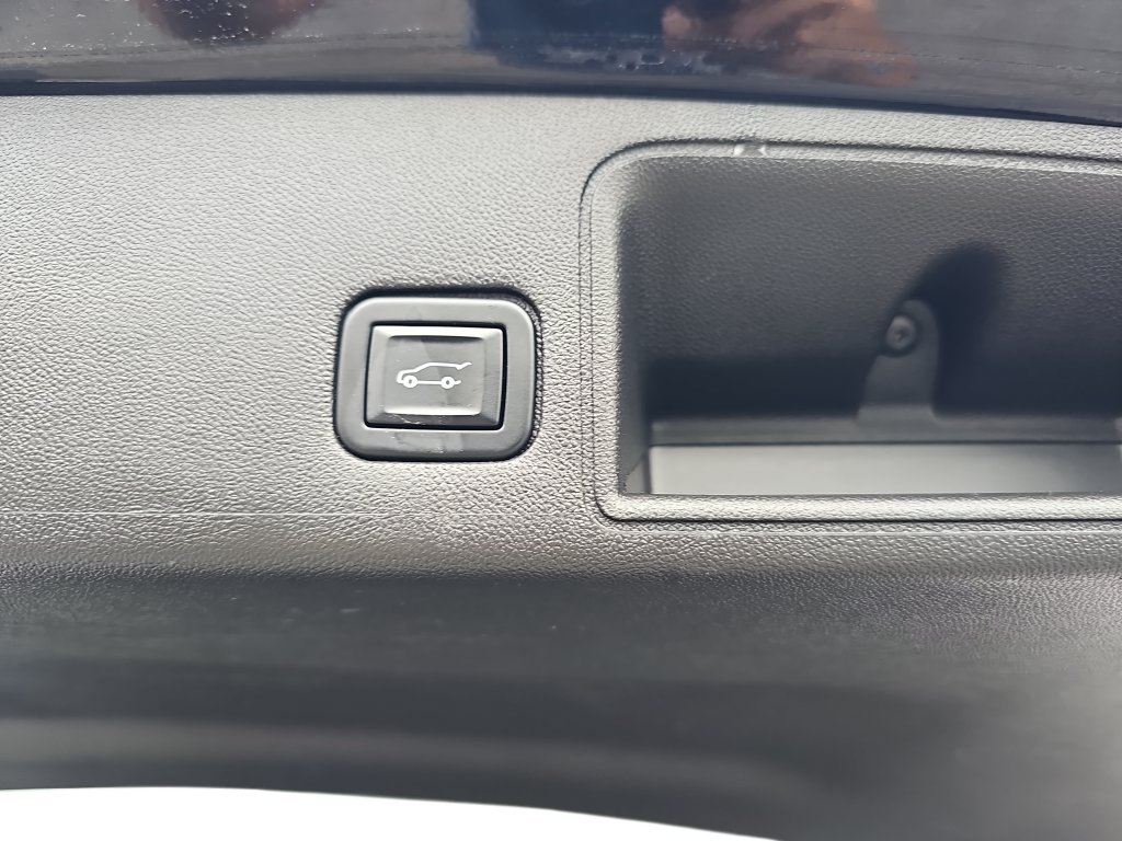 Used 2022 GMC Terrain SLT w/ Infotainment Package II FWD image 34