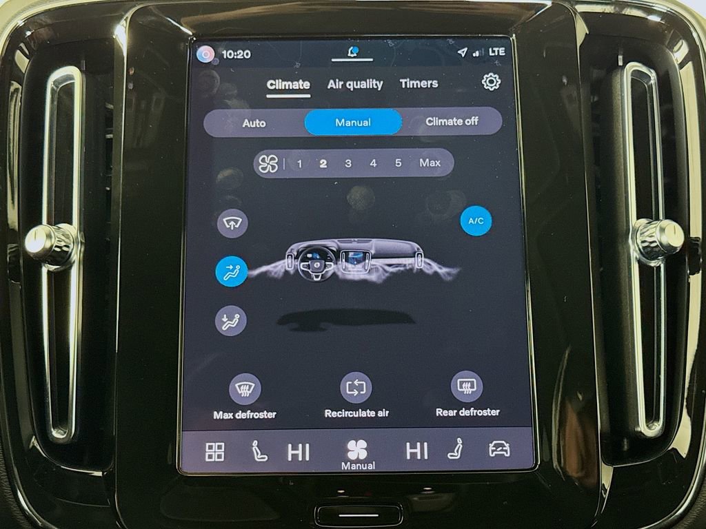 Used 2023 Volvo XC40 B5 Ultimate w/ Protection Package Premier image 16