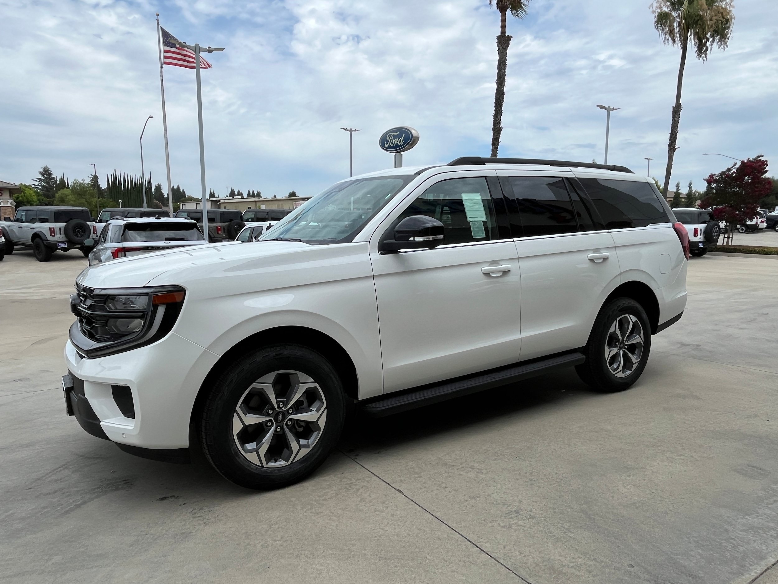 New 2027 Ford Expedition Active AWD/4WD image 2
