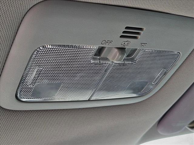Used 2017 Toyota Corolla LE w/ Carpet Mat Package (TMS) FWD image 14