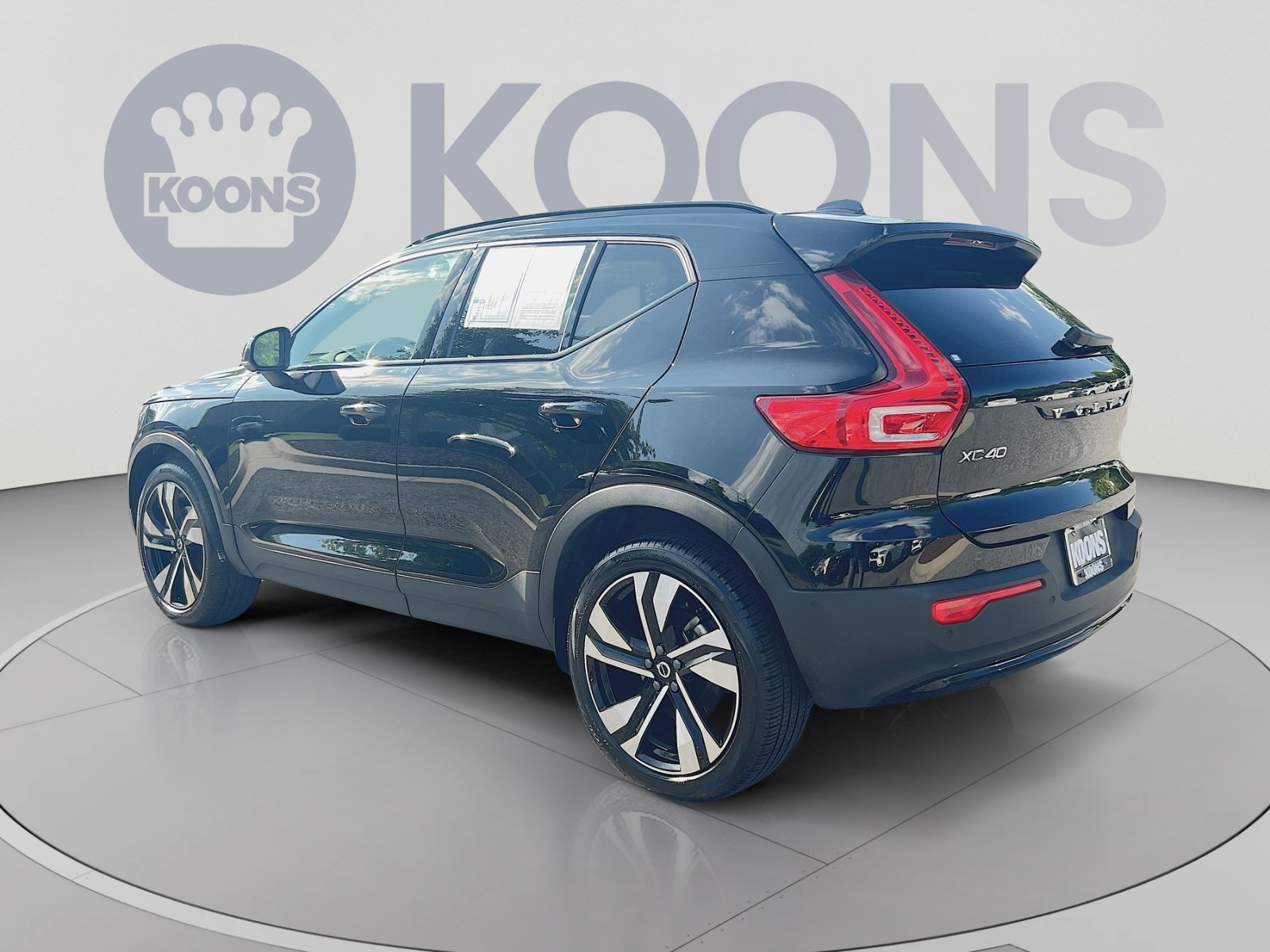 Certified 2024 Volvo XC40 B5 Ultimate w/ Protection Package Premier AWD/4WD image 4