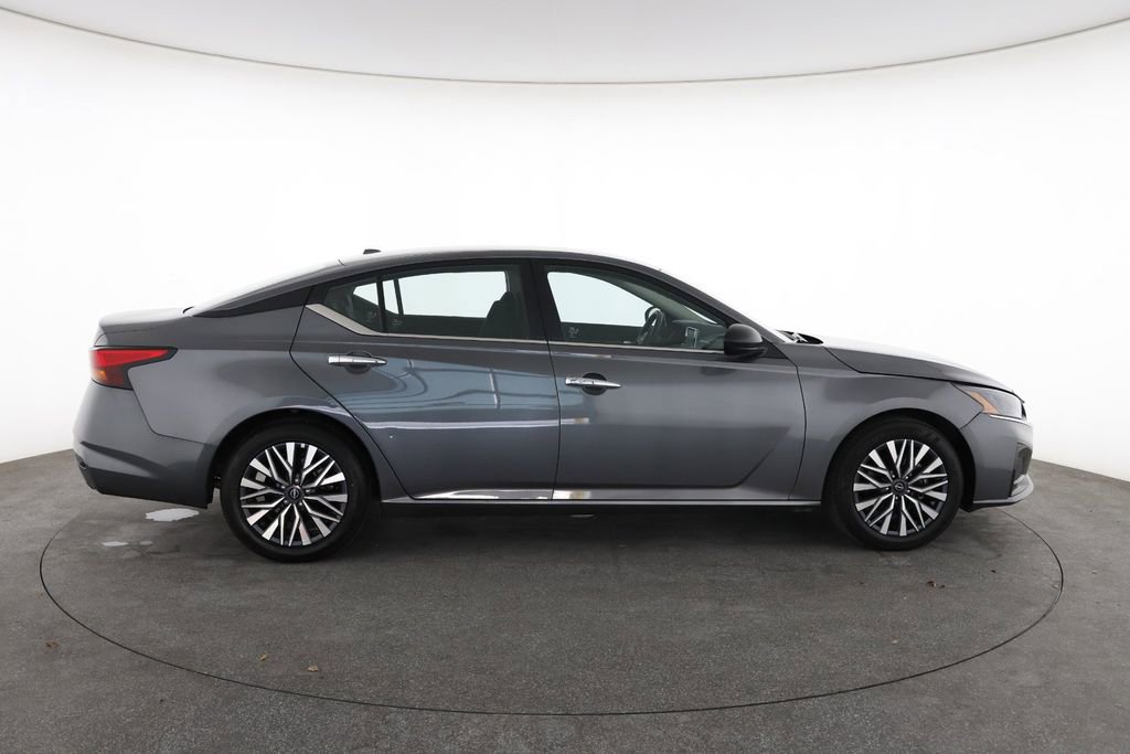 Used 2025 Nissan Altima 2.5 SV image 14