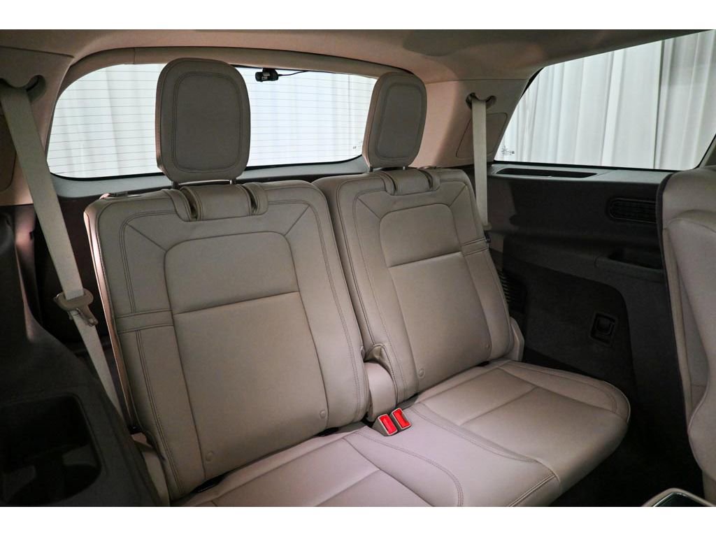 Used 2023 Lincoln Aviator Grand Touring w/ Equipment Group 301A AWD/4WD image 18