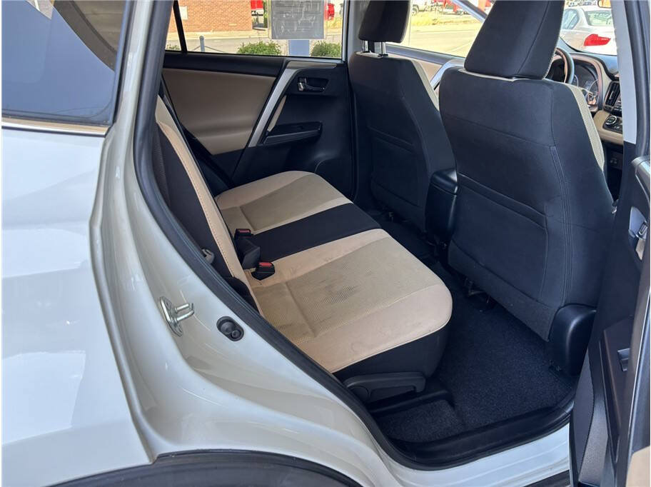Used 2017 Toyota RAV4 XLE w/ Carpet Mat Package AWD/4WD image 13