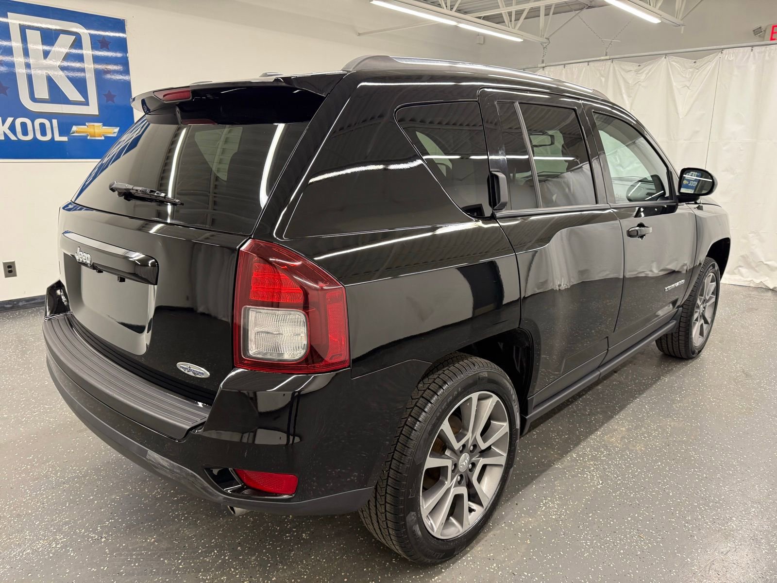 Used 2017 Jeep Compass High Altitude image 2