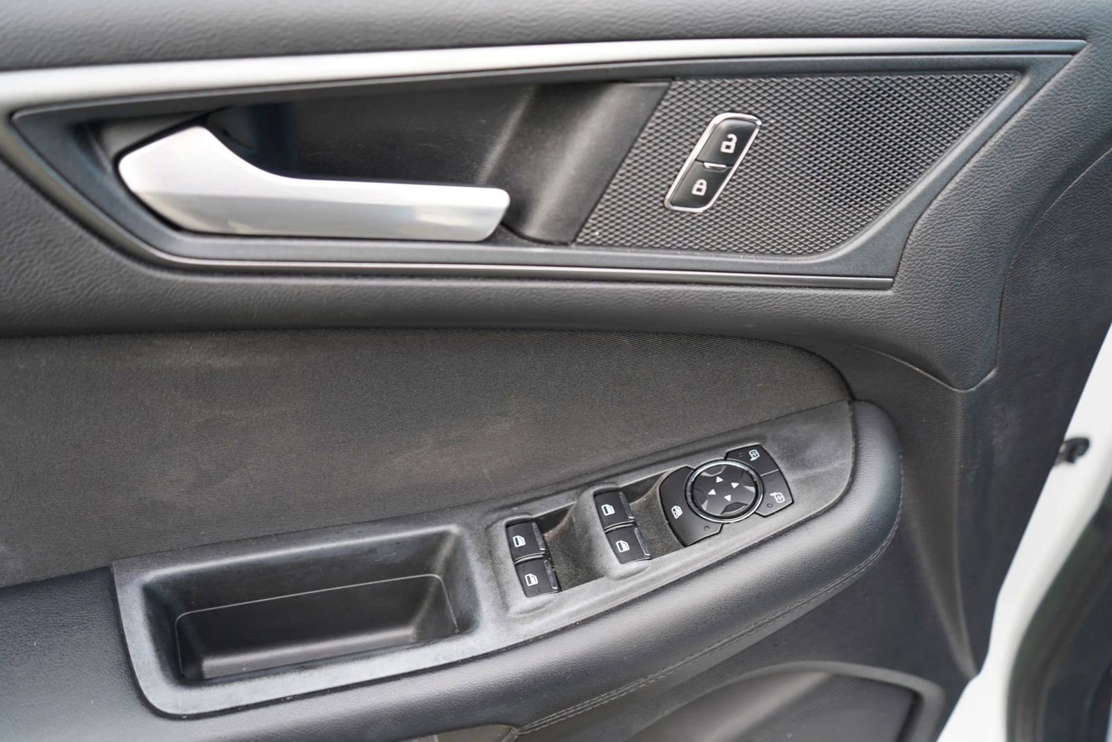 Used 2019 Ford Edge SE image 15