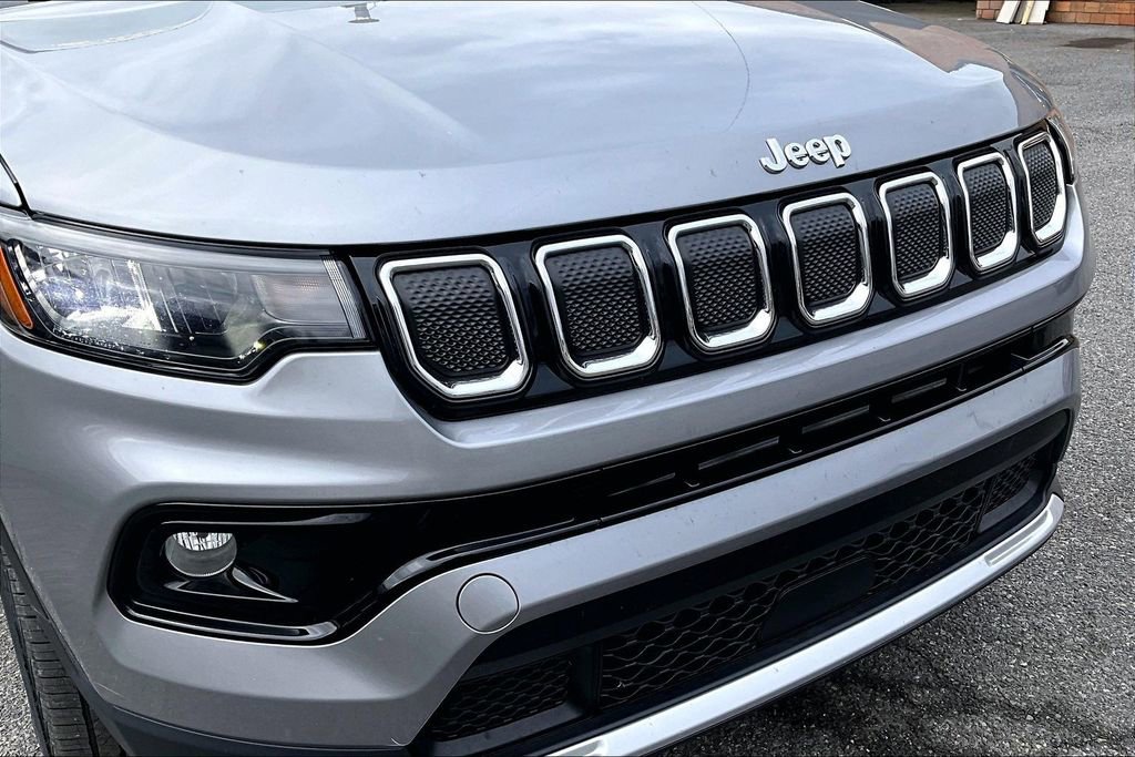 Used 2022 Jeep Compass Limited image 28