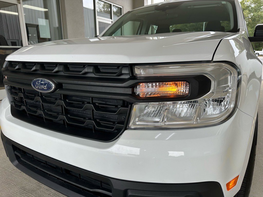 Used 2024 Ford Maverick XL image 1