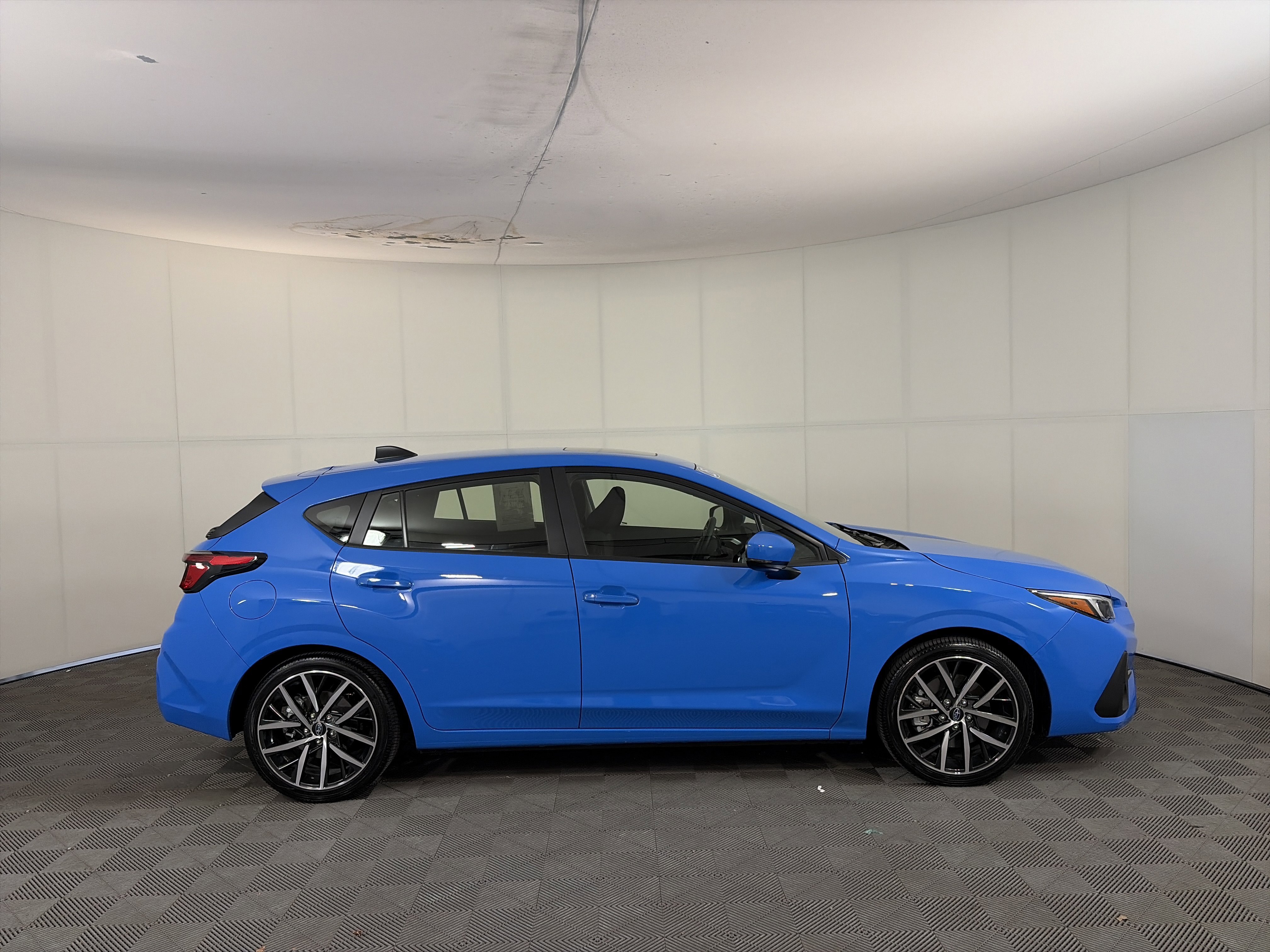 Used 2025 Subaru Impreza 2.0i Sport image 4