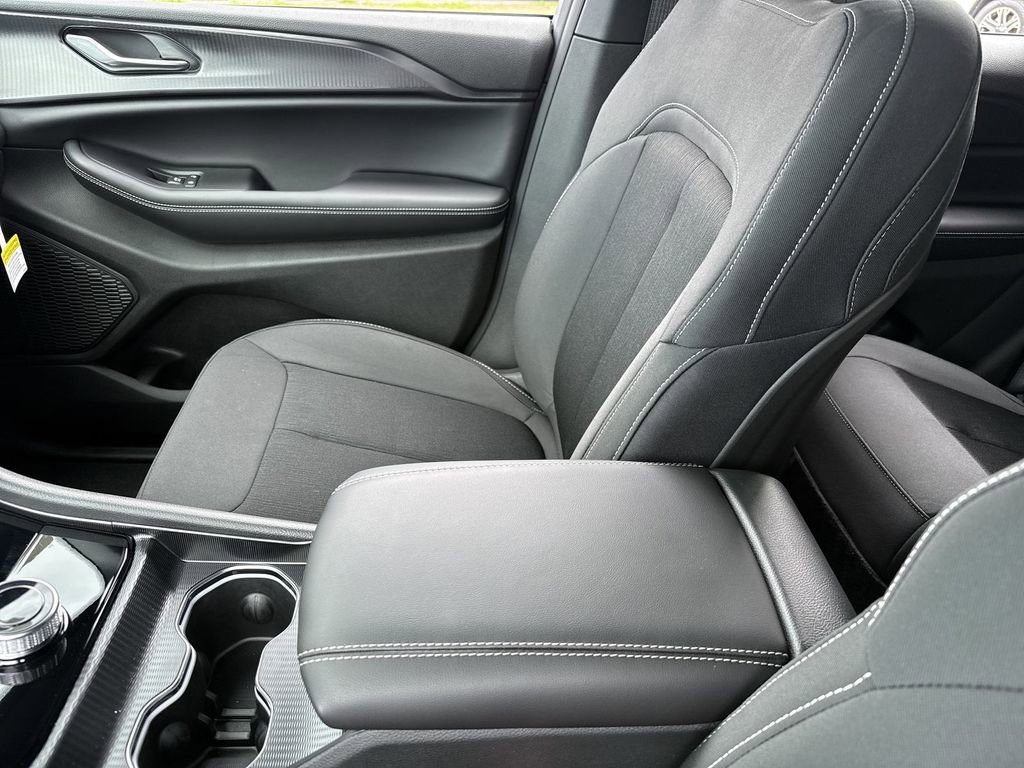 New 2026 Jeep Grand Cherokee Laredo image 21