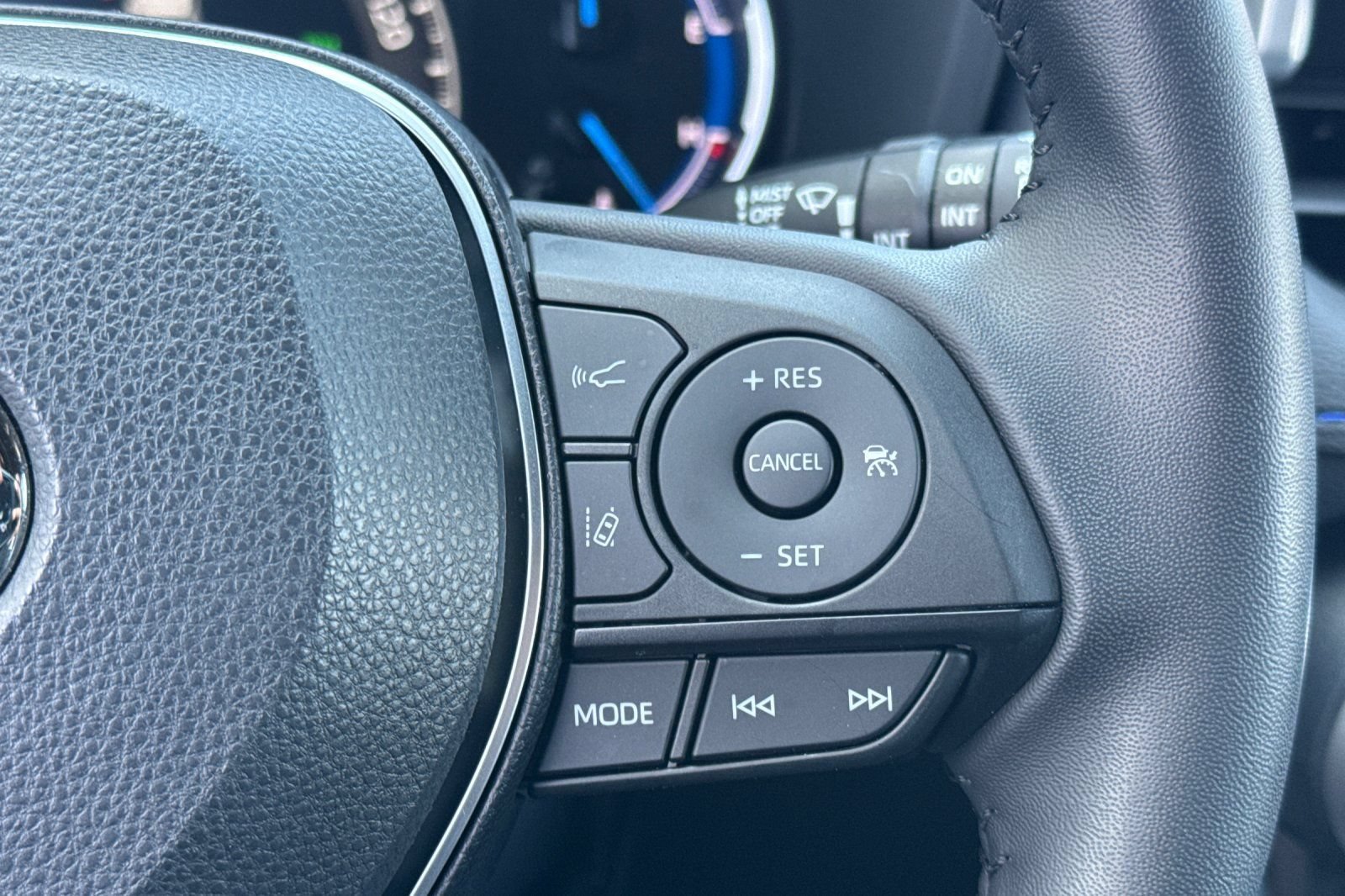 Certified 2025 Toyota RAV4 SE AWD/4WD image 32