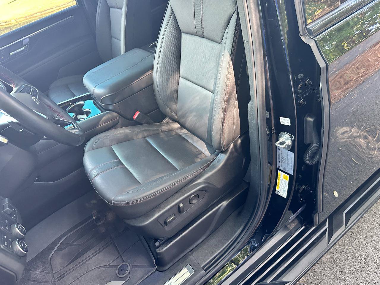 Used 2025 Chevrolet Tahoe RST w/ RST Capability Package AWD/4WD image 14