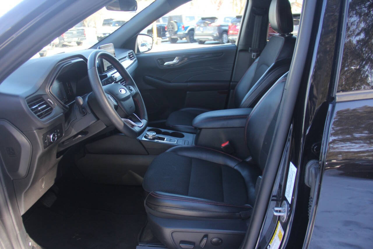Certified 2025 Ford Escape ST-Line Select AWD/4WD image 29