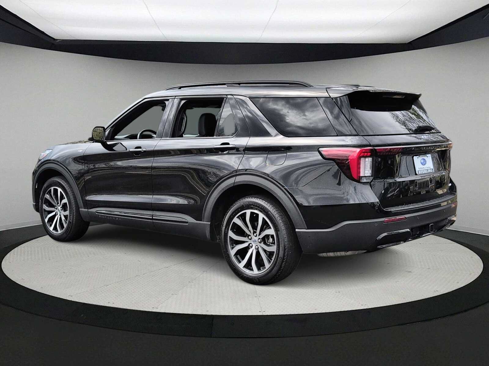 Used 2025 Ford Explorer ST-Line AWD/4WD image 6