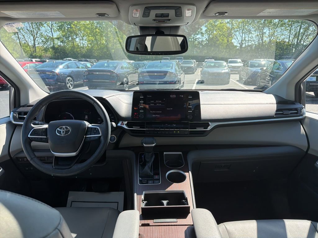 Used 2023 Toyota Sienna XLE FWD image 12