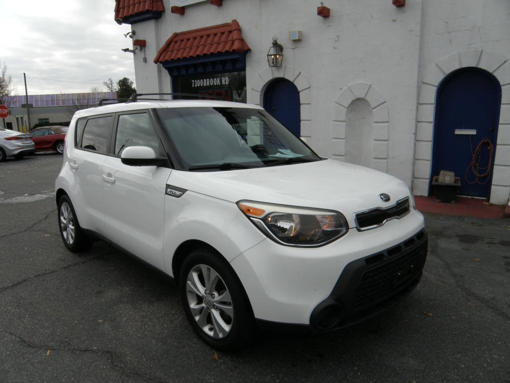Used 2015 Kia Soul + image 2