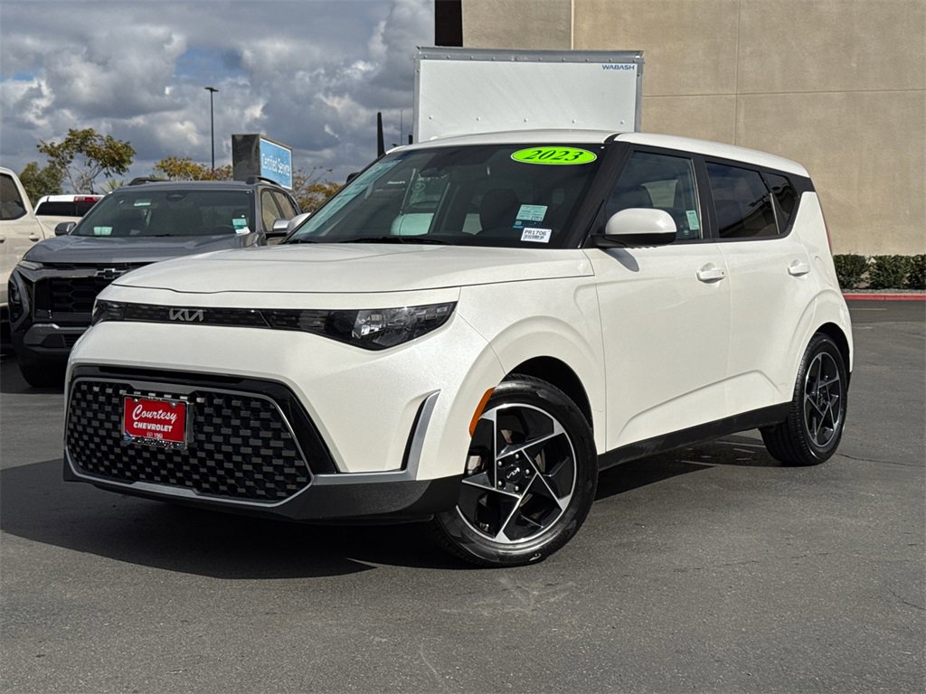 Used 2023 Kia Soul EX image 2